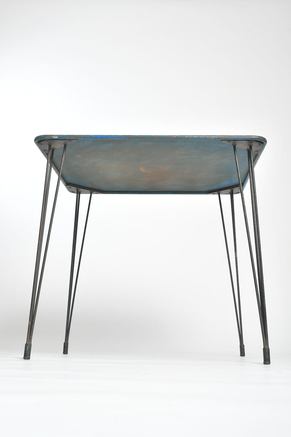 Miniaturbild: Lochblech Gartentisch im Mategot Stile