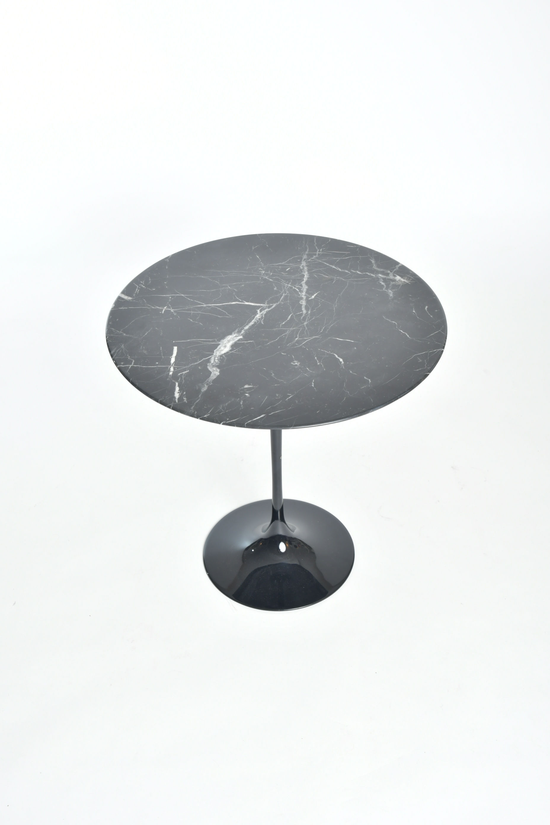 Eero Saarinen Sidetable in Marmor