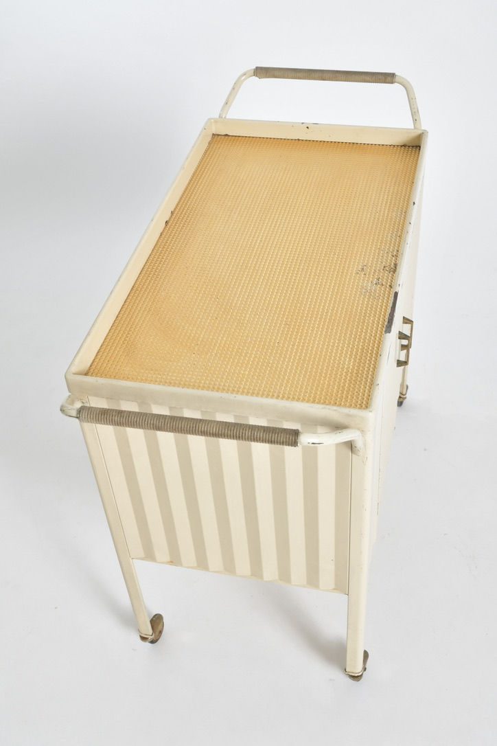 Miniaturbild: Servierboy/Rollwagen