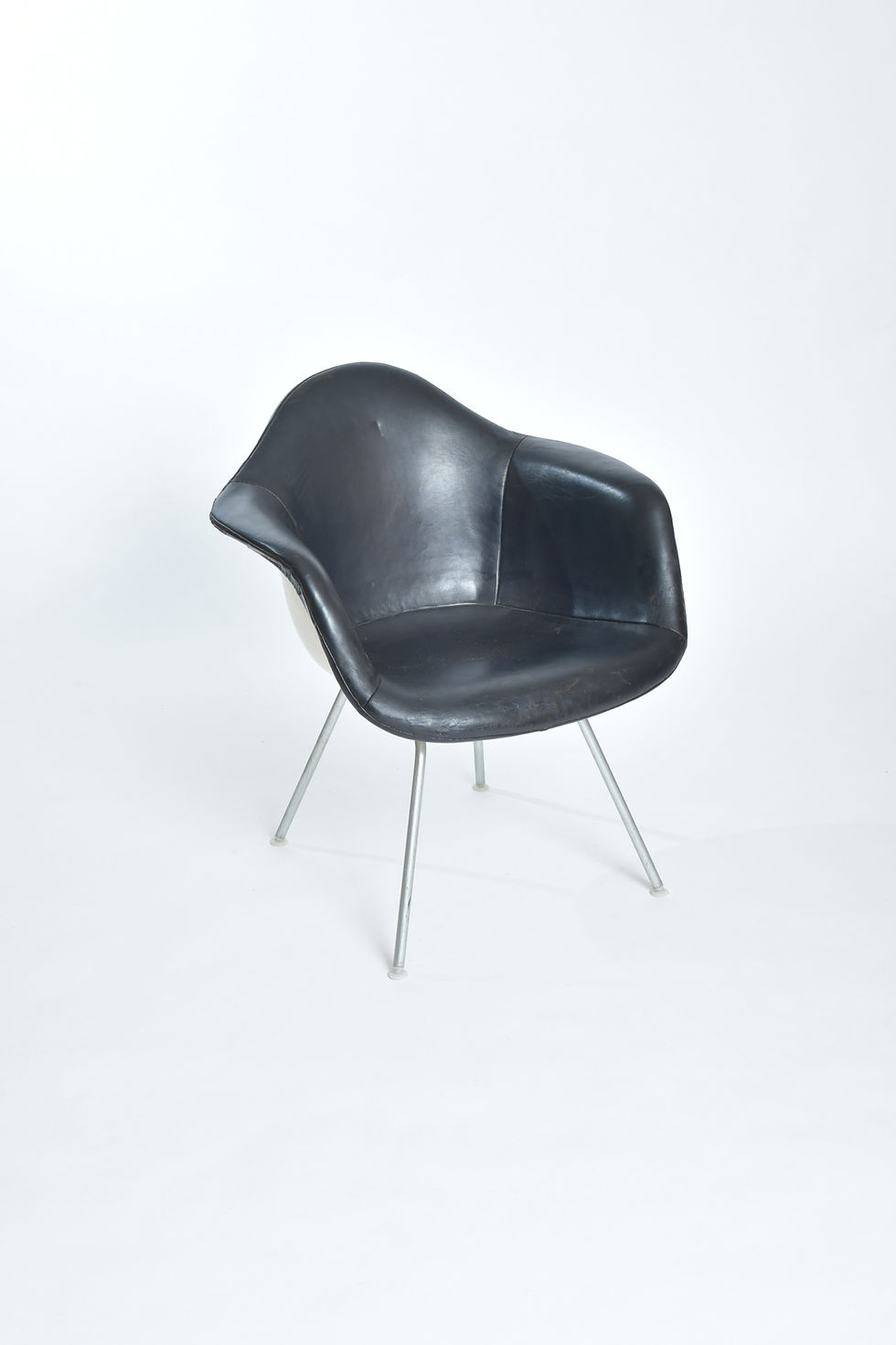 Charles & Ray Eames Armchair in Leder