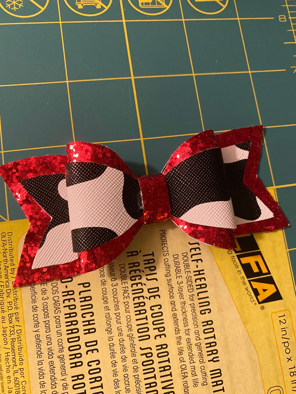 Large bow ( your choice) 