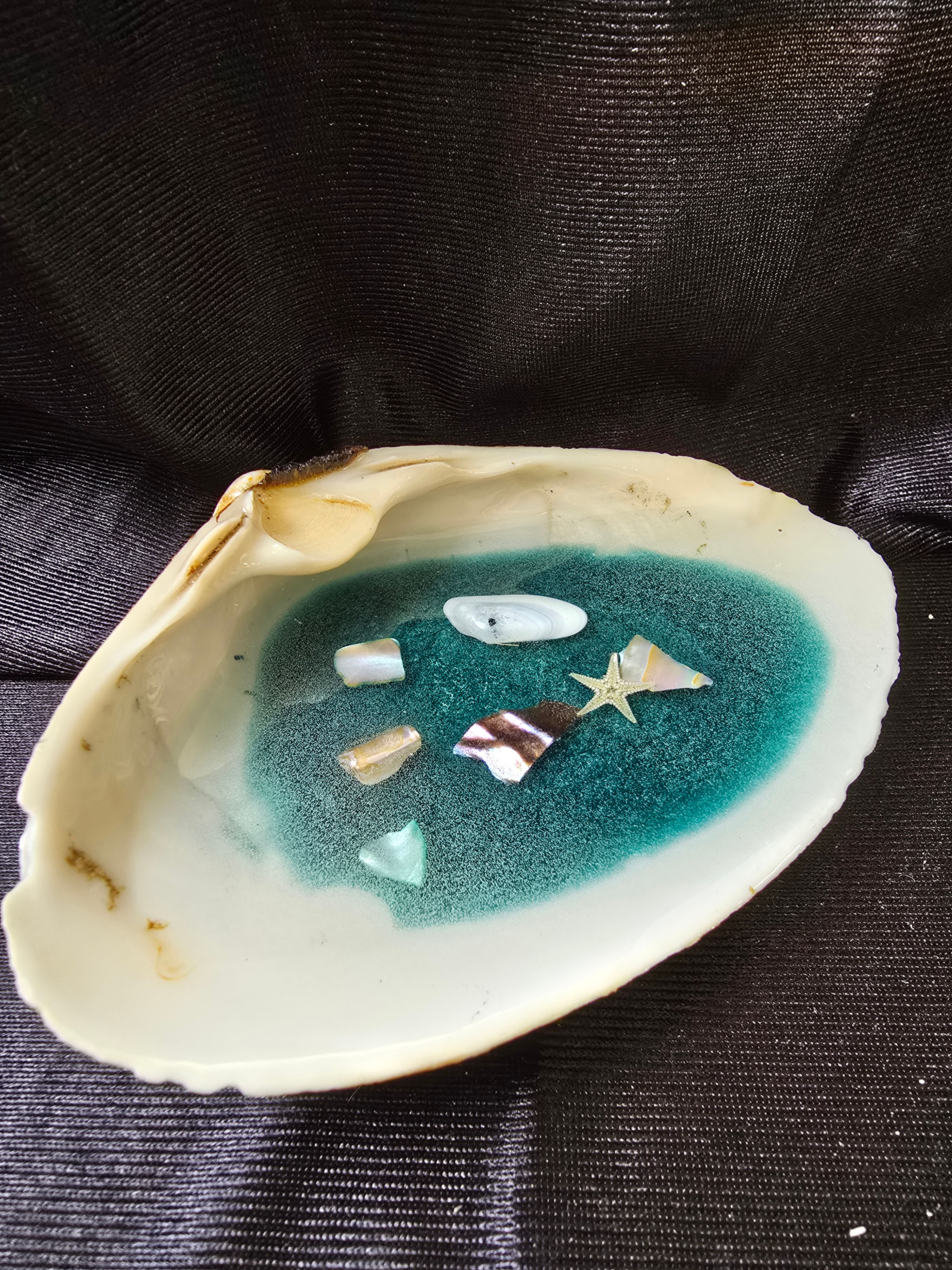 Clam Shell w/ dark green resin and shells