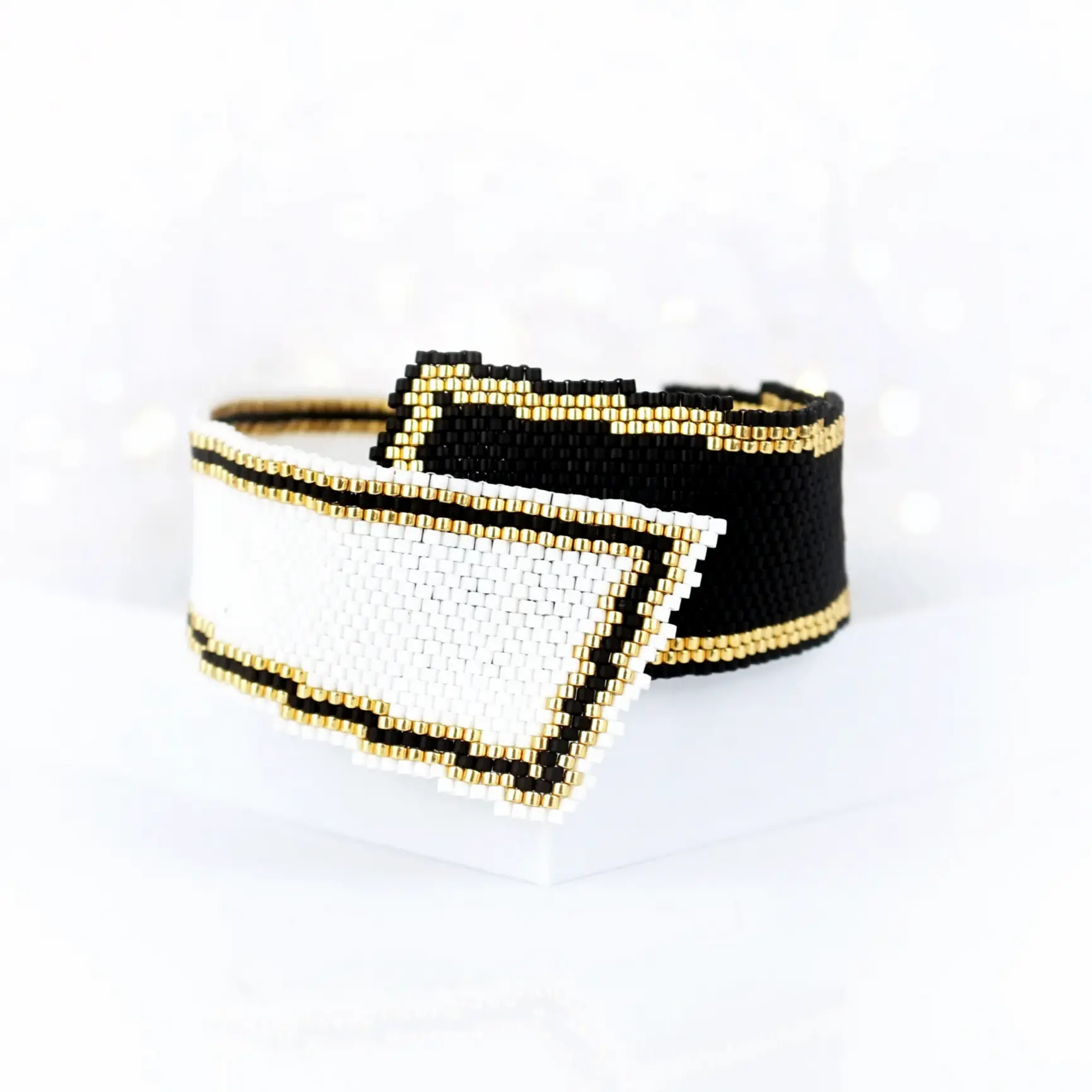 Night & Day white-black contrast peyote and brick stitch bracelet, modern cuff style. Craftybead.art beading pattern for sale
