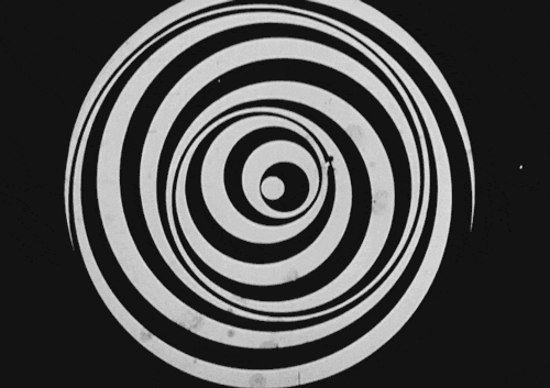 Un gif montrant un rotorelief en noir et blanc tiré du film anemic cinema