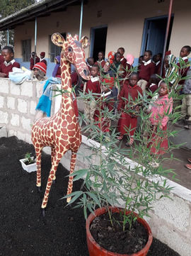 Students with giraffe