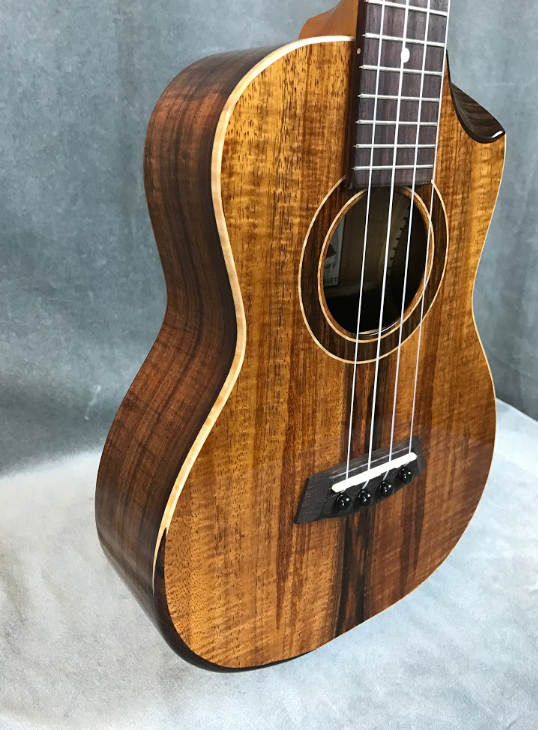 Kanile'a Platinum Ukulele Dealer Canada g