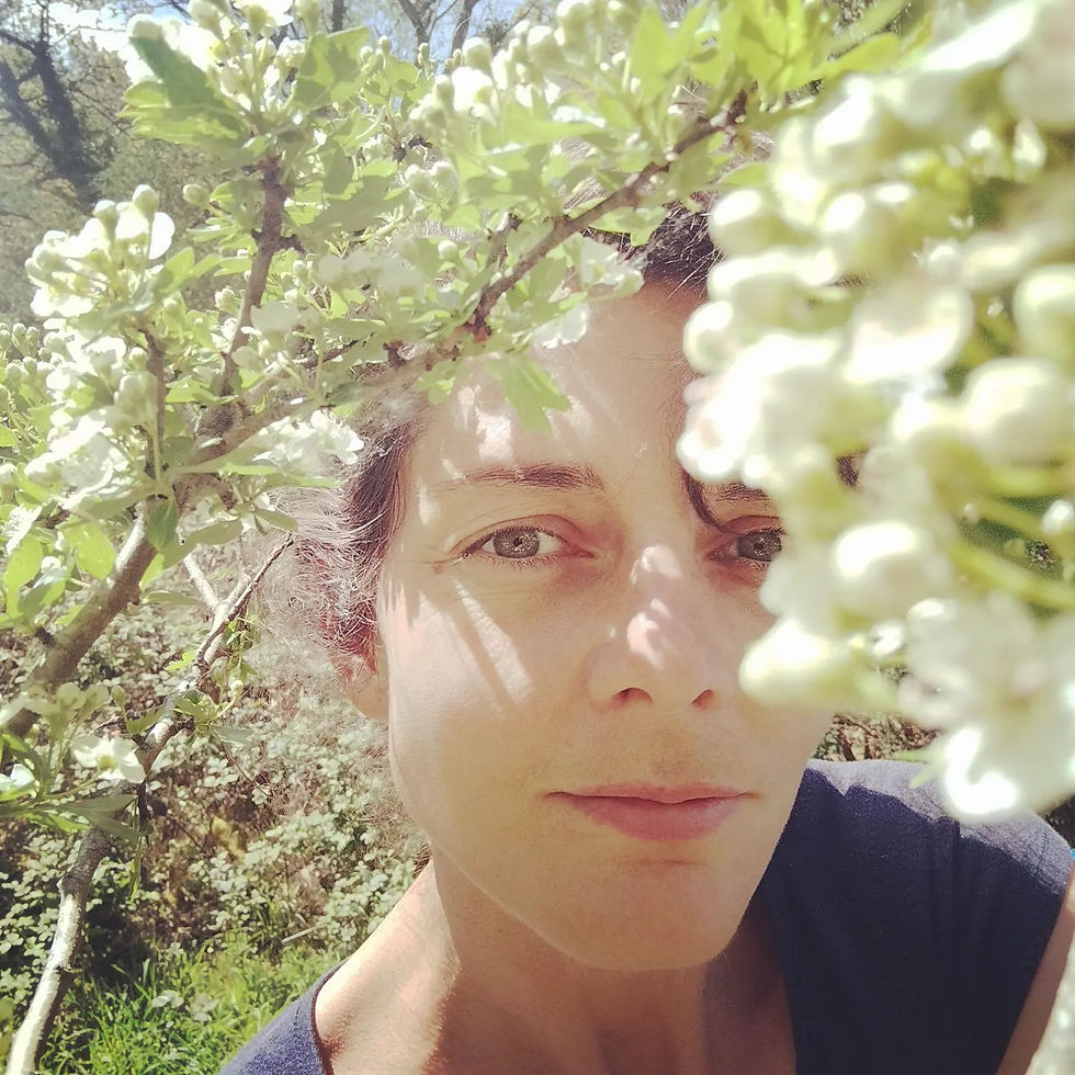 Marie-Lise dans l'aubépine