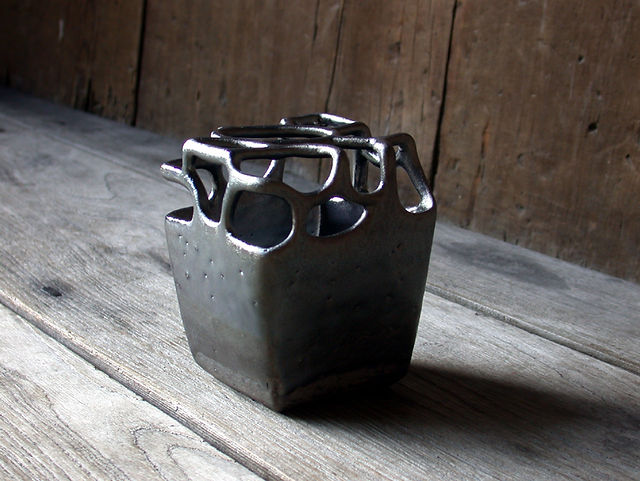 透かし花器　2004