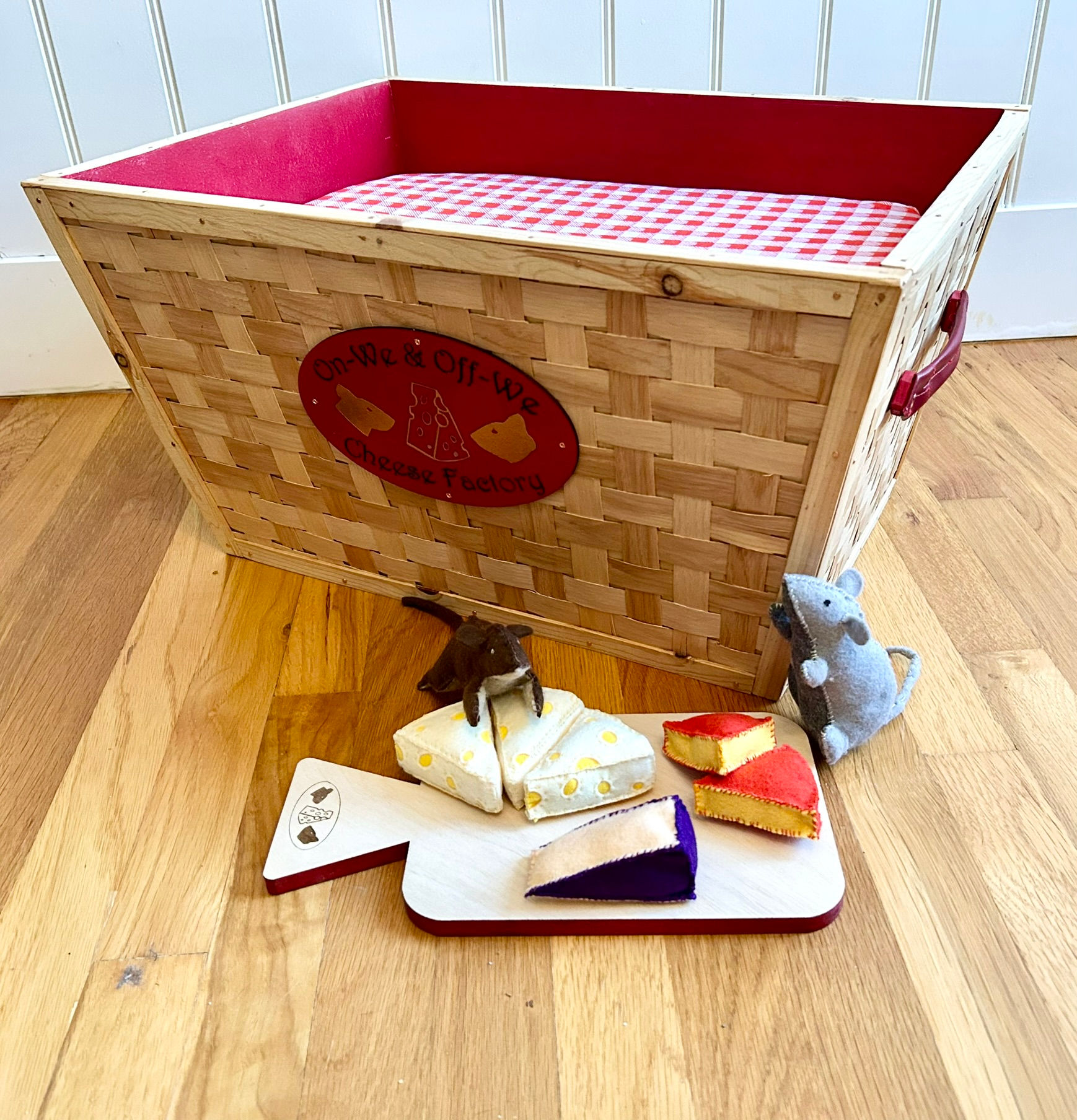 On-We, O-ff We Cheese Factory Picnic Basket Bed
