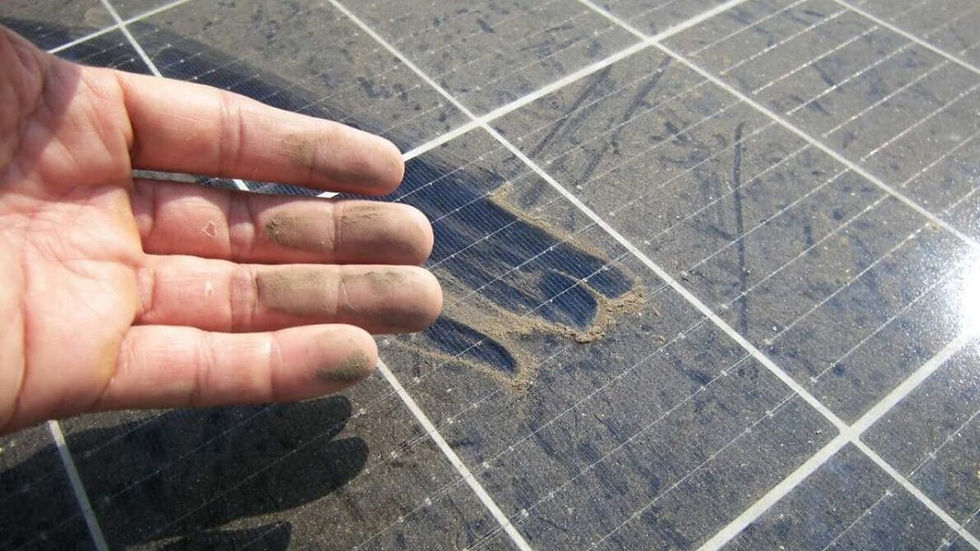 painel solar empoeirado