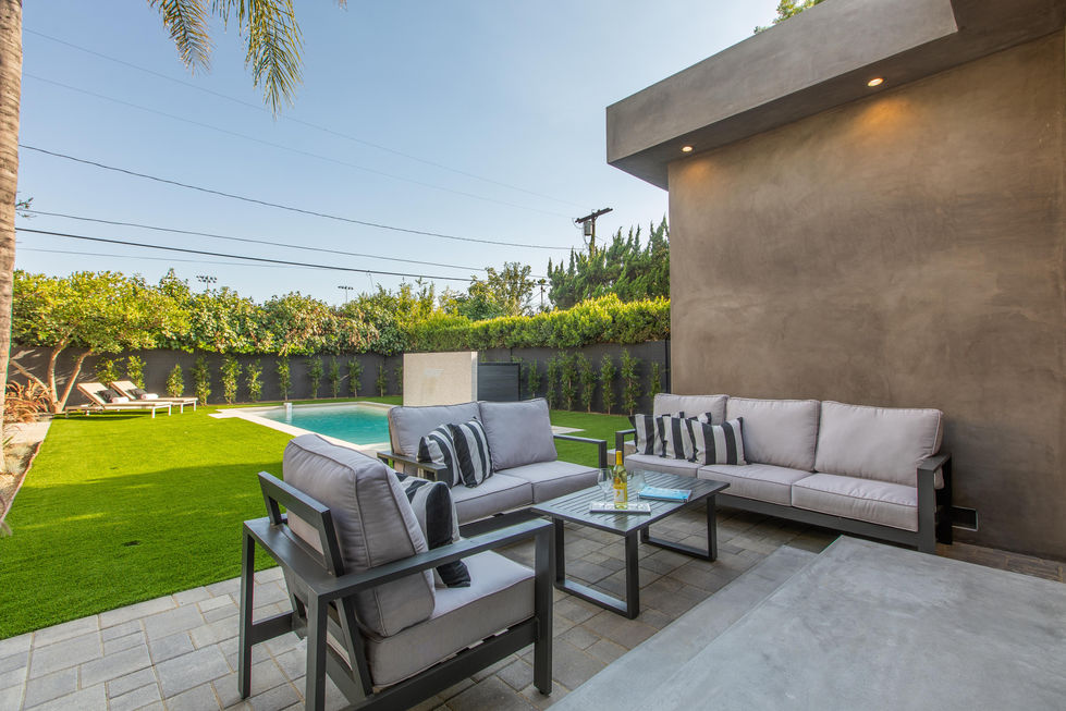 Modern Backyard with Pool & ADU in Los Angeles | Luxury Home Builder
