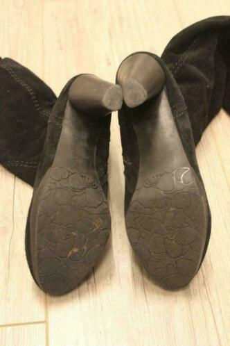 Thumbnail: Omoda - zwarte suède laarzen, maat 37