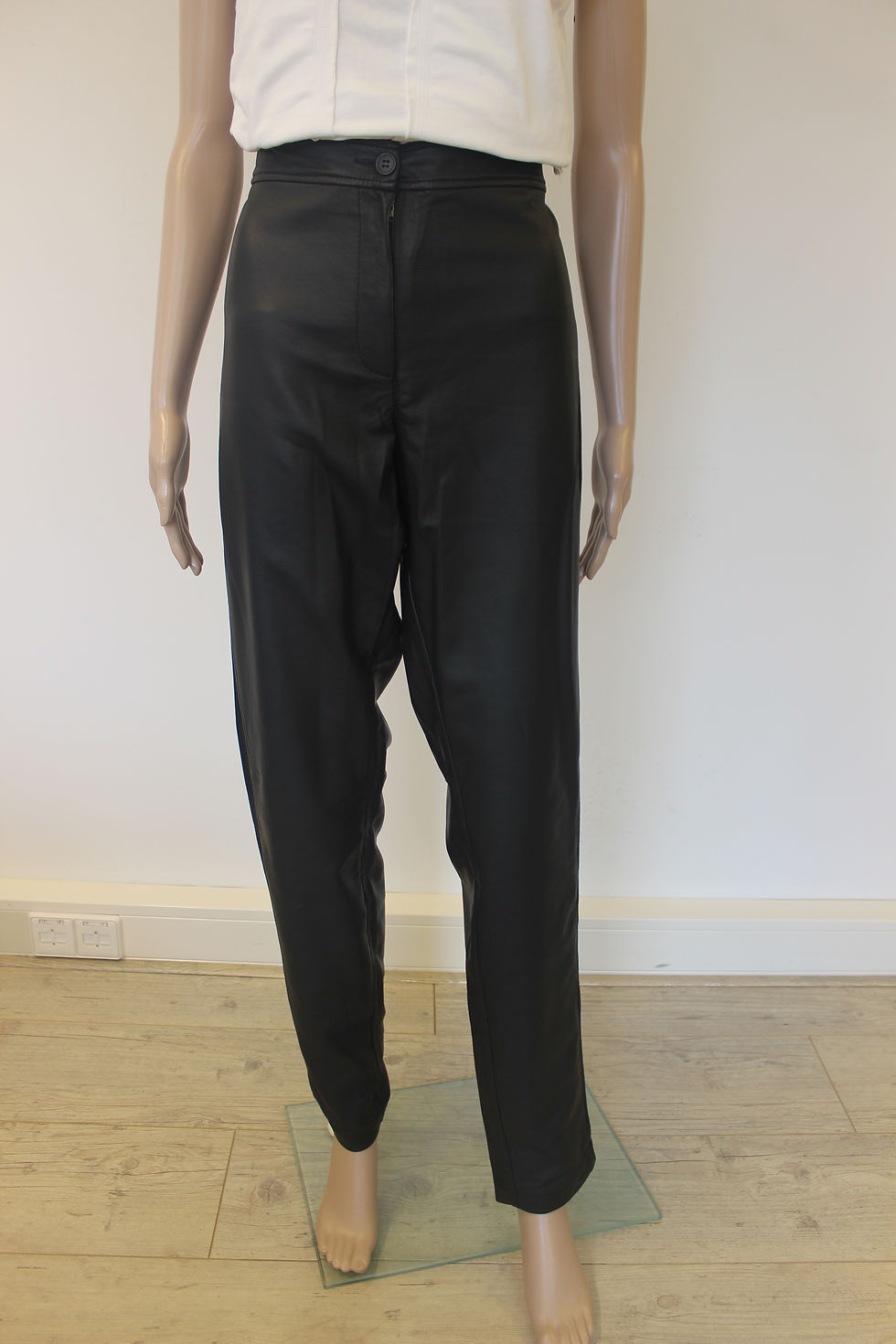Expresso zwarte leatherlook broek maat 46