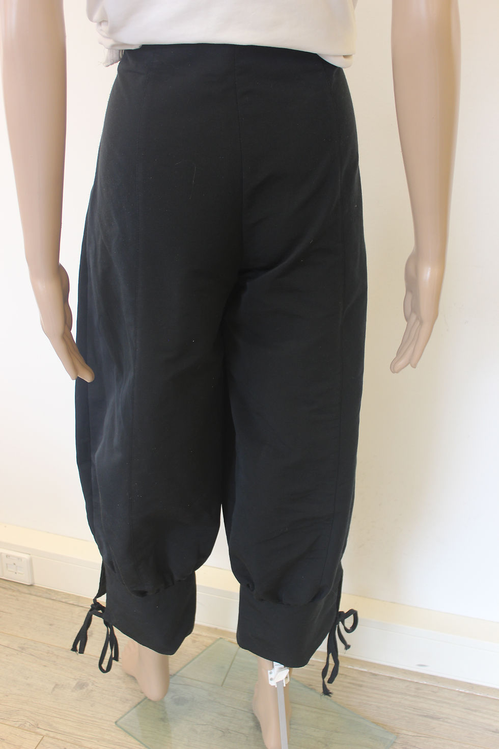 Thumbnail: Sarah Pacini zwarte 3/4 broek maat 3 (maat 40)