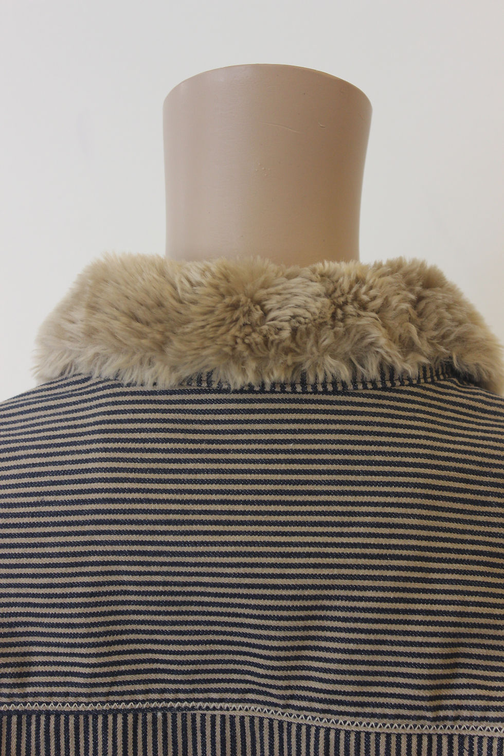 Thumbnail: The Barn blauw/beige jeansjasje maat 42