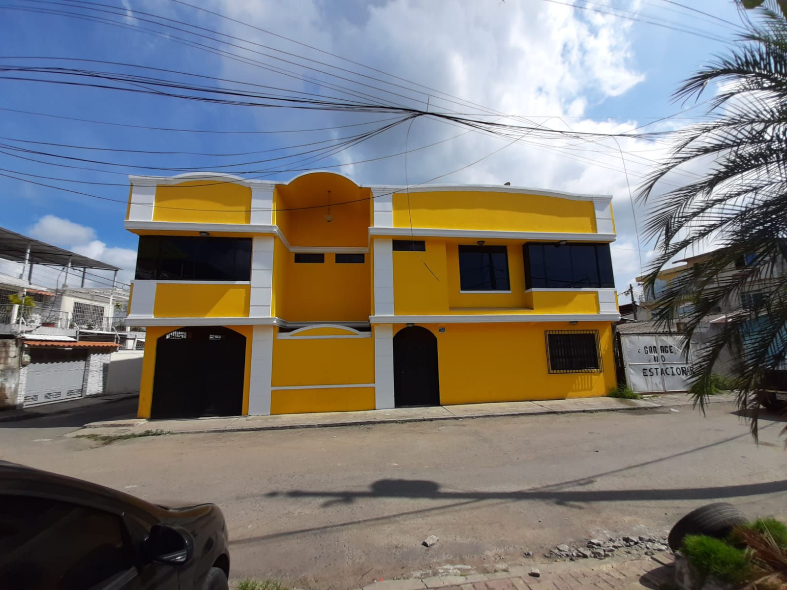 HERMOSA CASA GRANDEDE 2 PISOS CON TERRAZA Y LAVANERIA CON LINDOS ACABADOS EN MA