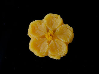 山吹の形をした和菓子