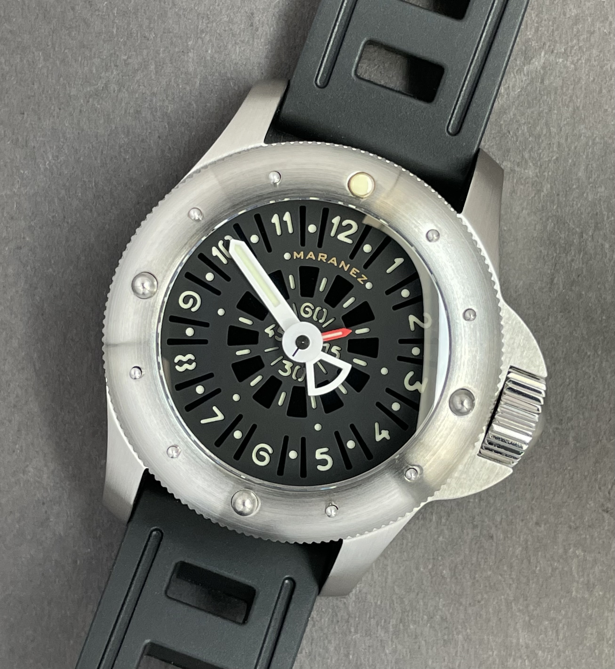 Rawai 42 stainless steel black gauge style