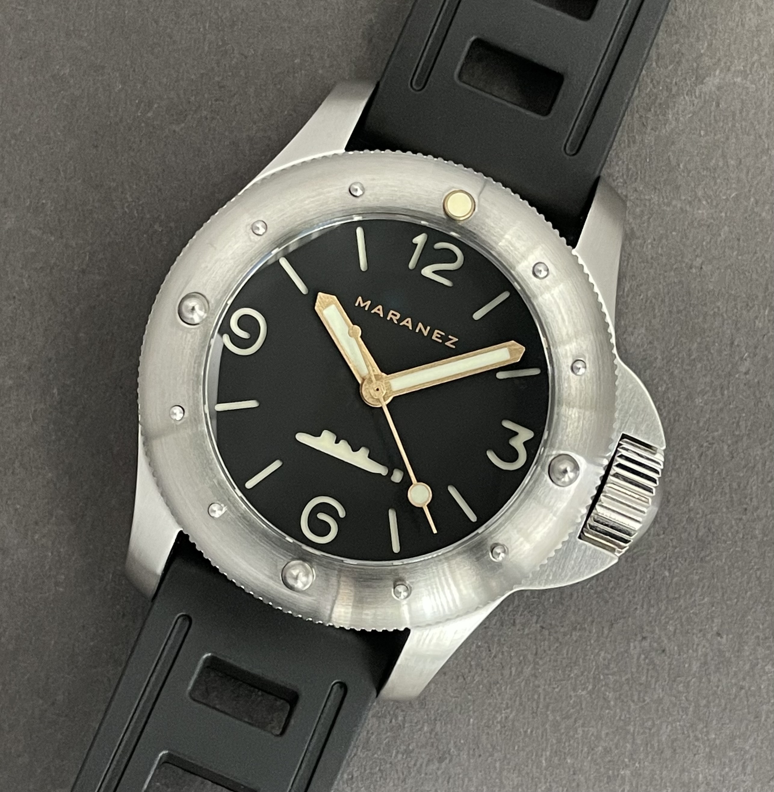 Rawai 42 stainless steel black dial