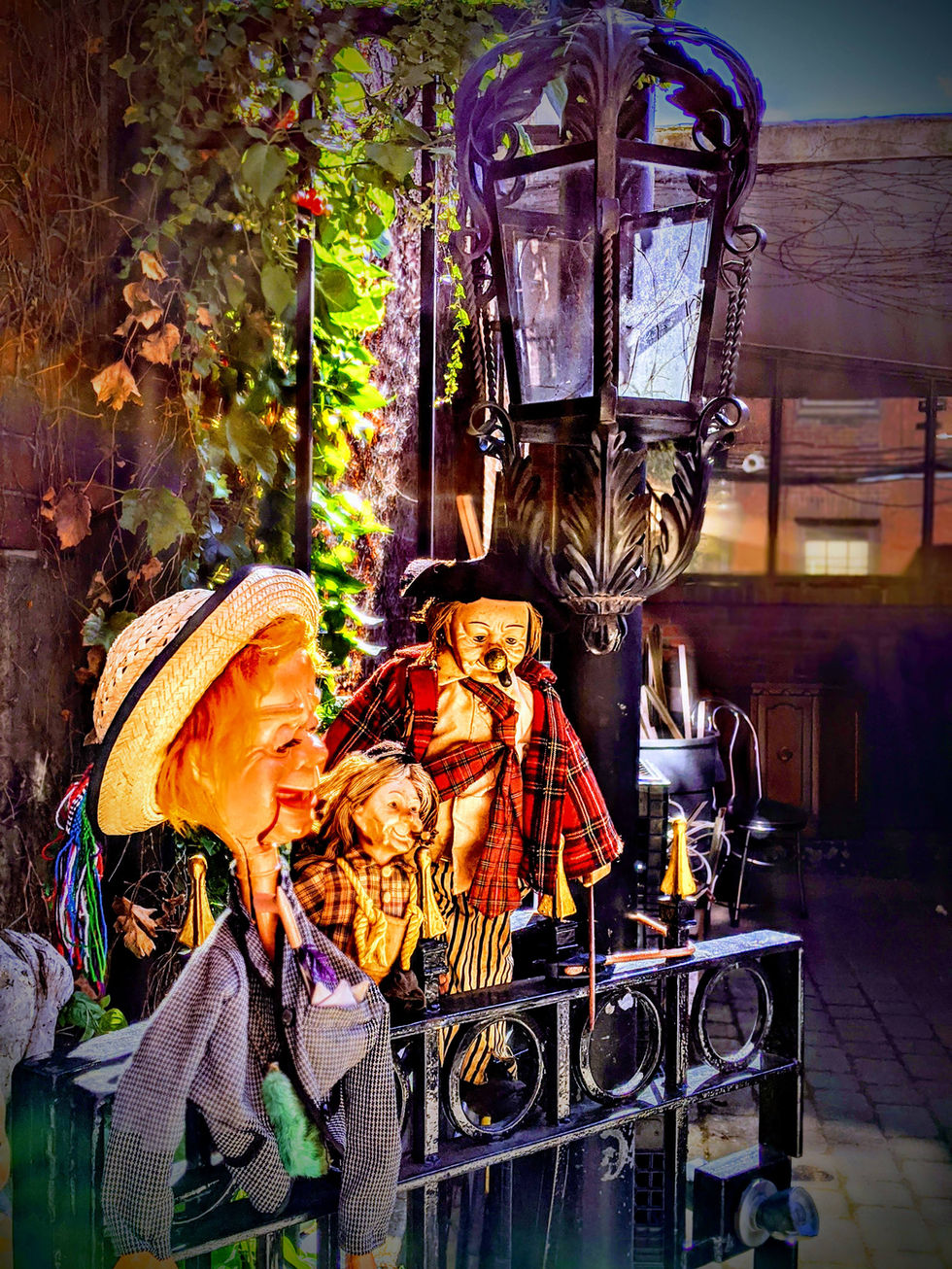 186 - A Meeting of the Puppets