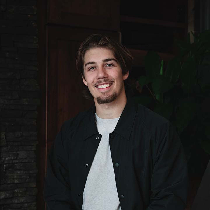 Email headshot Lucas