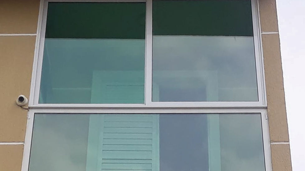 Janela acustica exterior com painel eem baixo