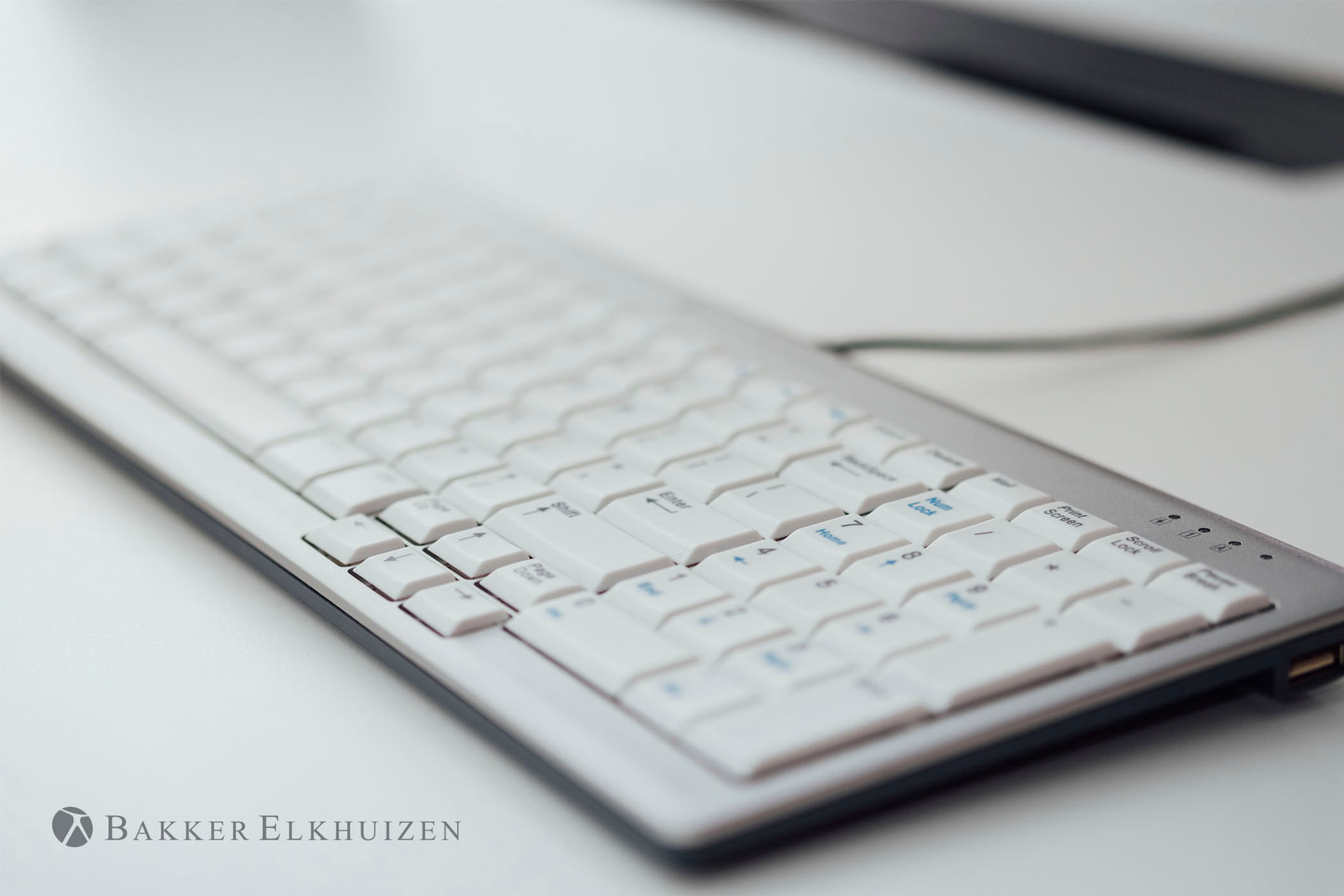 Clavier ergonomique compact avec touches fines