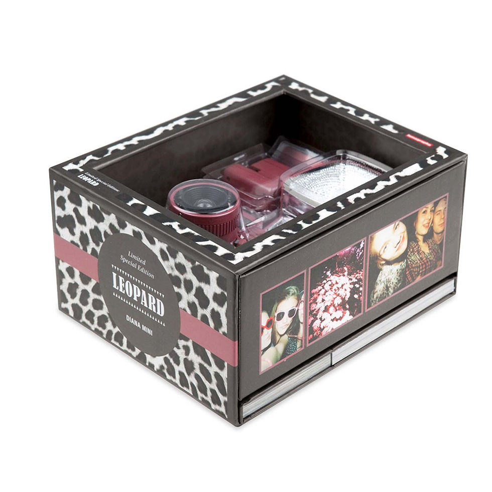 Thumbnail: Diana Mini and Flash Leopard