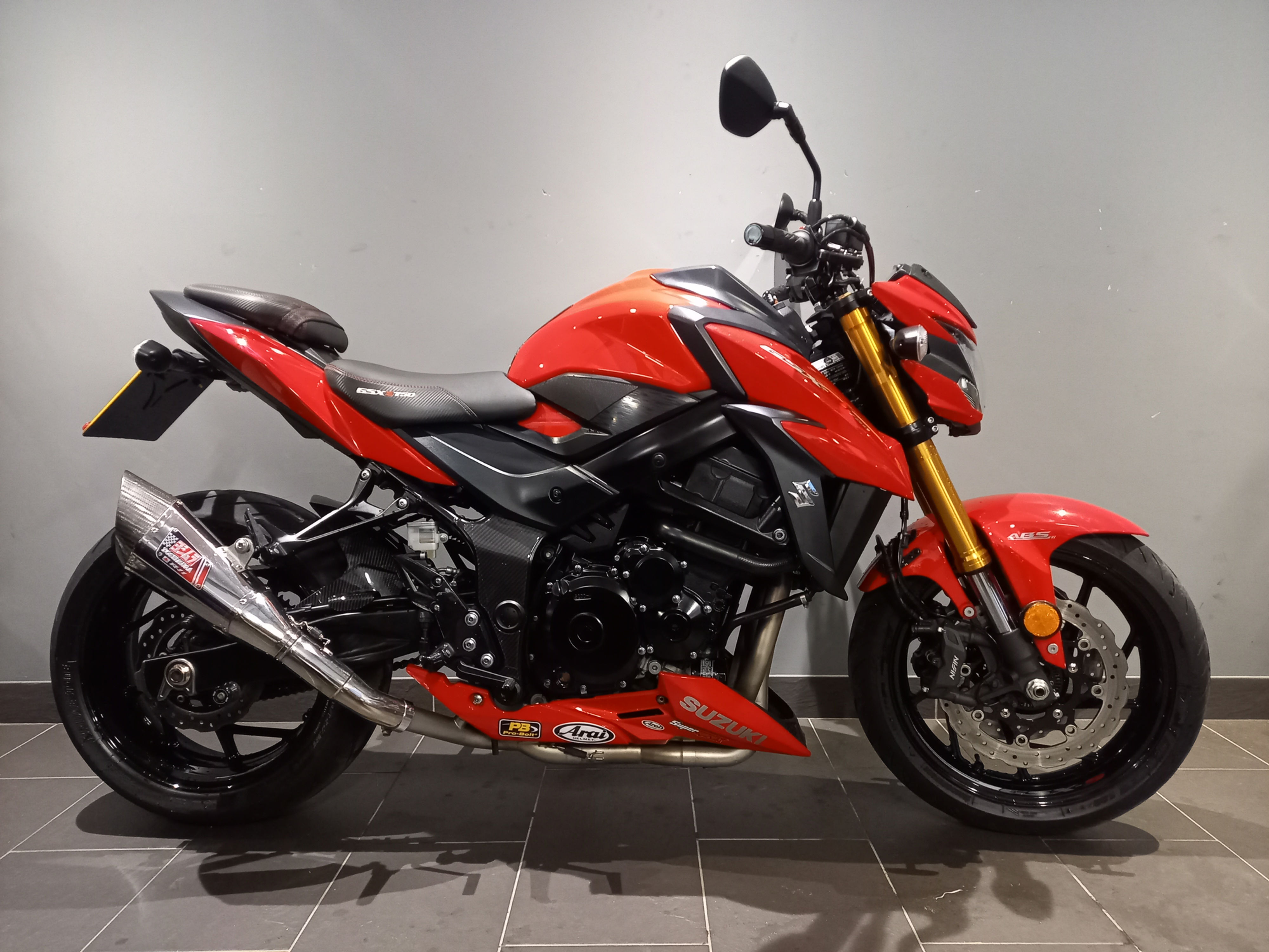 Suzuki GSX-S750