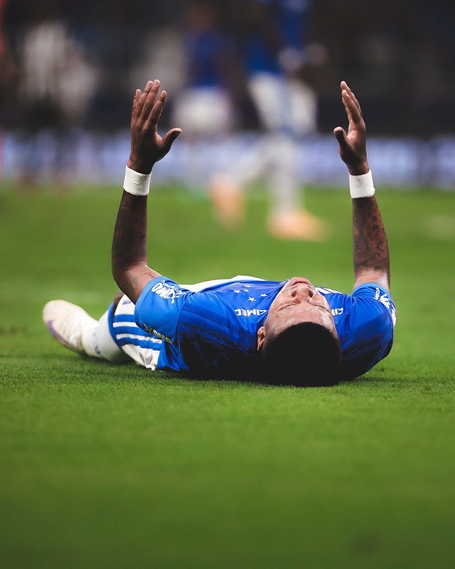 CRUZEIRO COMEÇA E TERMINA COM 9