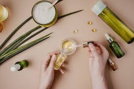 FACIAL CARE ROUTINE WITH NATURAL COSMETICS: THE 3 STEPS
