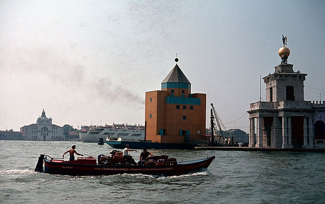 Teatro_del_Mondo.2,_Aldo_Rossi.jpg