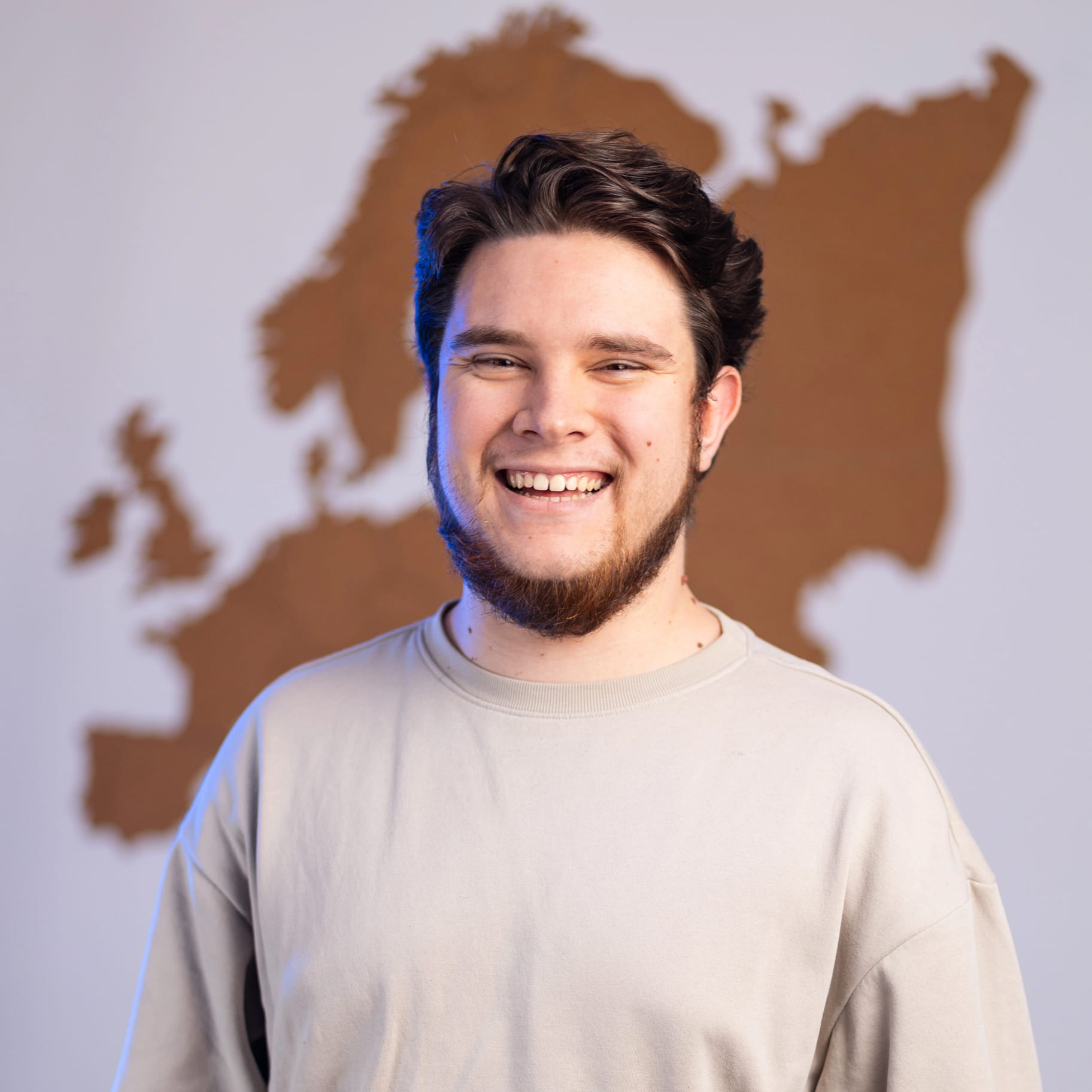 Smiling man in front of a map, David David from Media Lab Studio