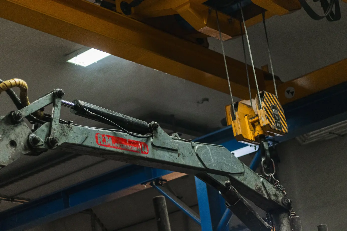 Jeřáb v provozu, zdvihání břemene