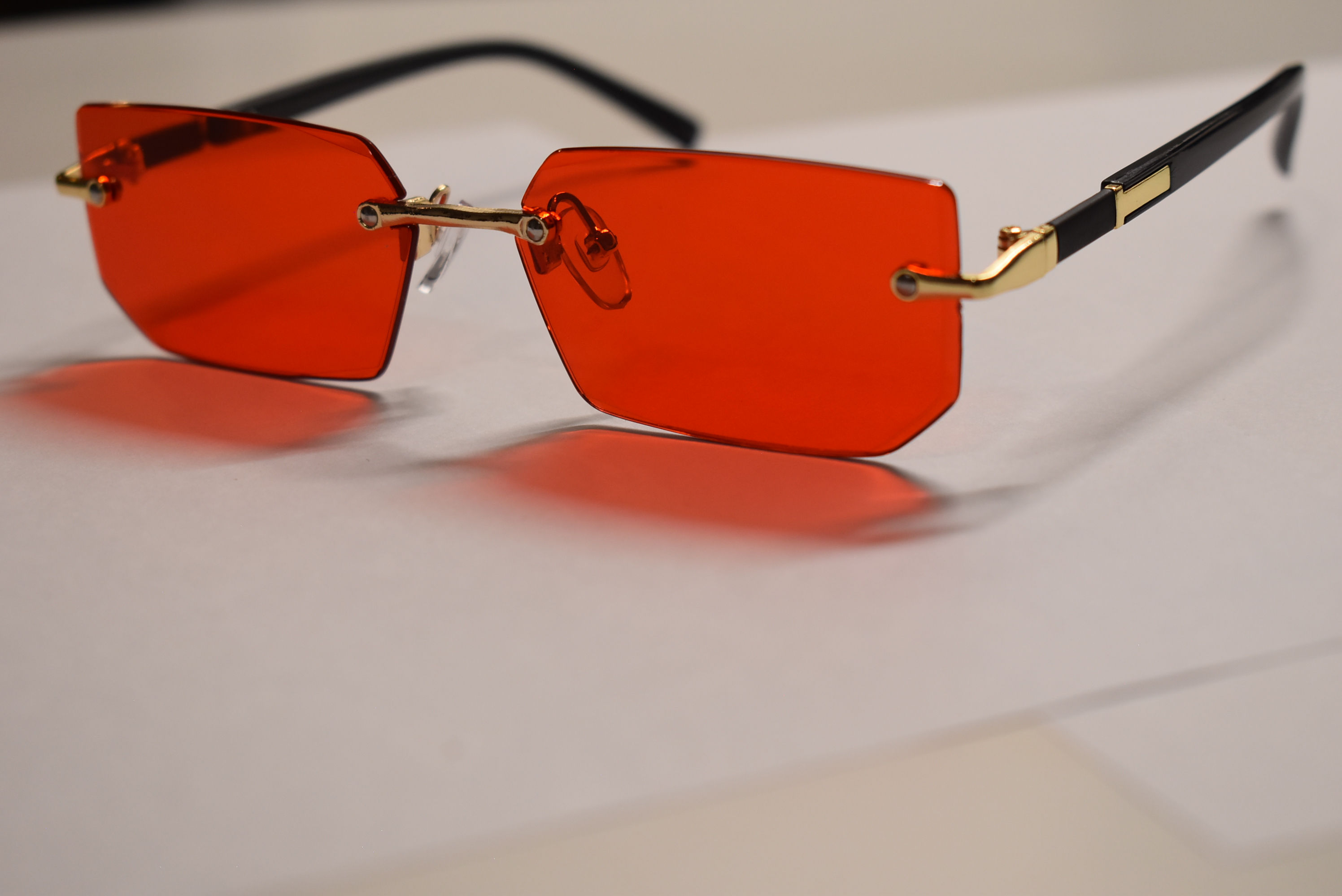 Wireless framed sun glasses