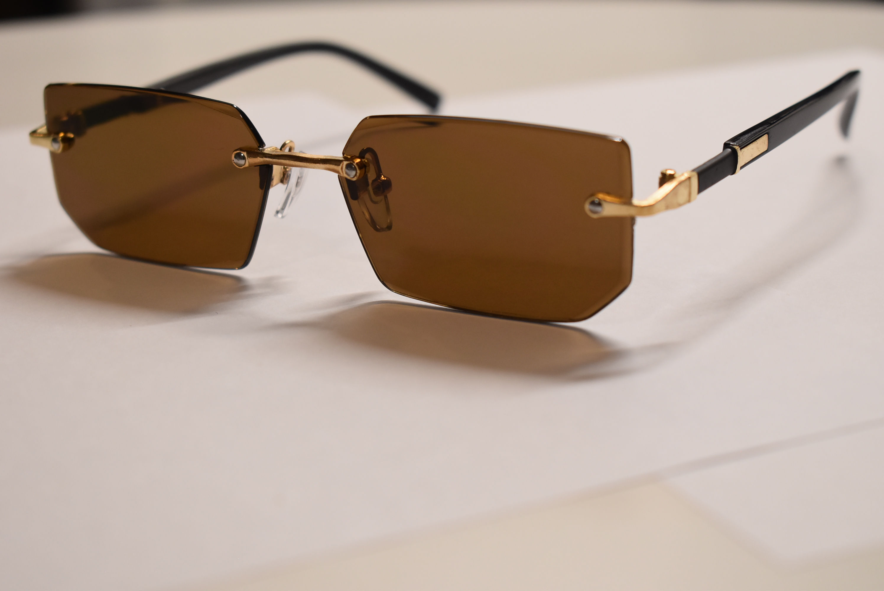 Wireless framed sun glasses