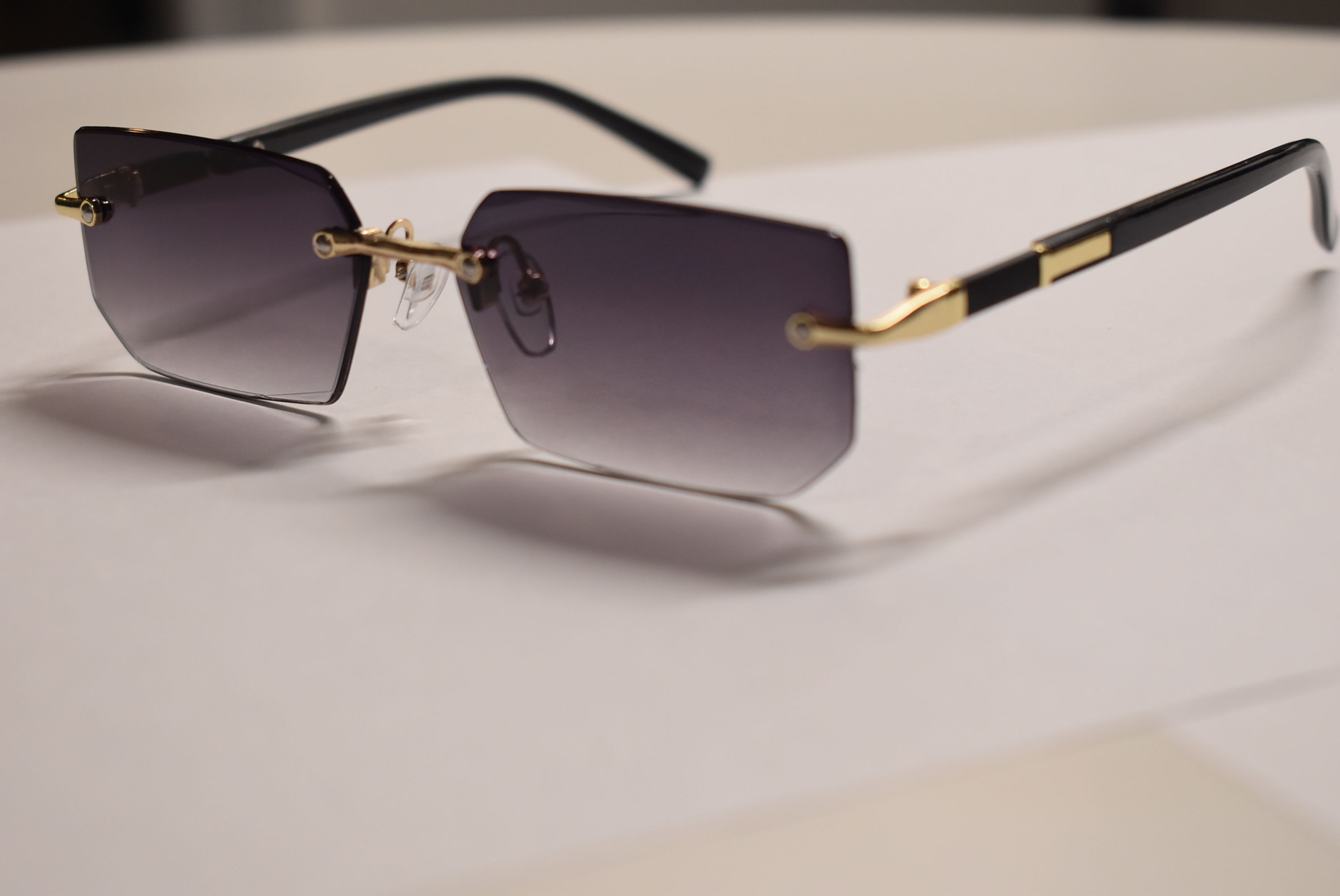 Wireless framed sun glasses
