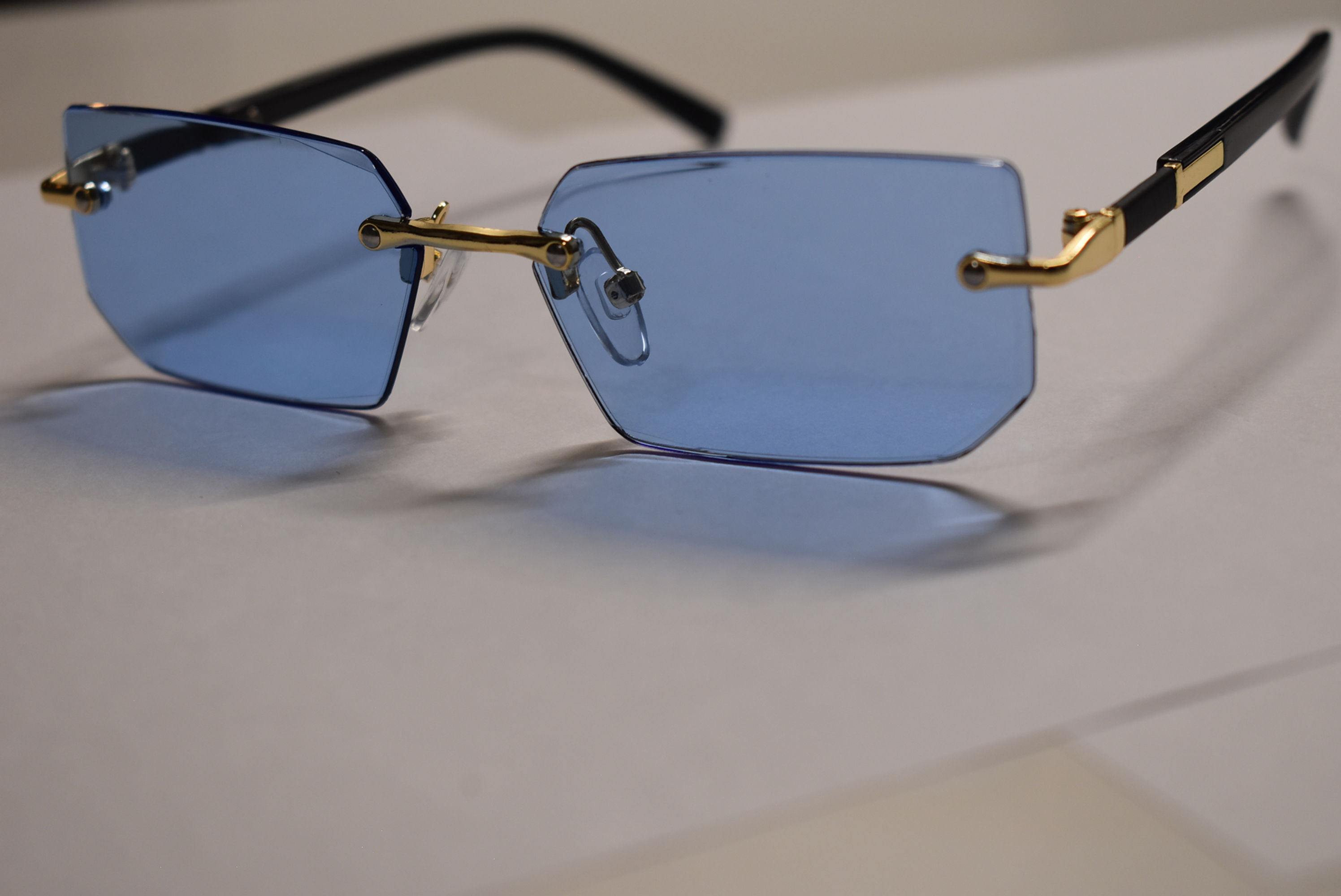 Wireless framed sun glasses