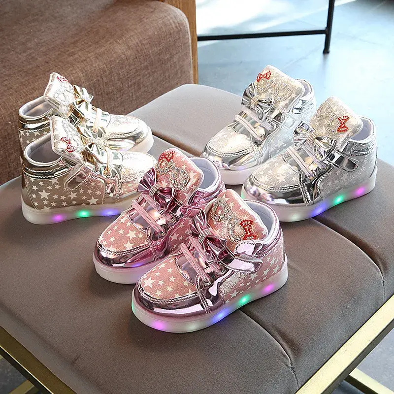 Sapatos de LED para bebês, tamanhos 21 a 30. Tênis luminosos antiderrapante.