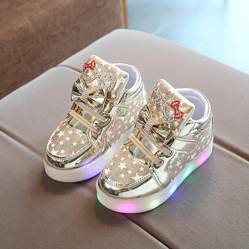 Sapatos de LED para bebês, tamanhos 21 a 30. Tênis luminosos antiderrapante.