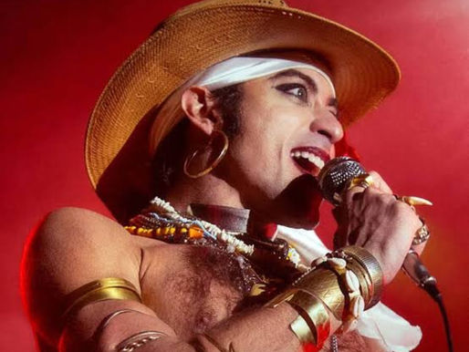 Cinebiografia traz toda arte, sexualidade e a liberdade inegociável do Ney Matogrosso