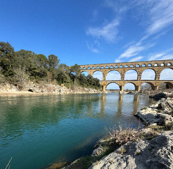 Le Pont du Gard, aqueduc romain incontournable à 20 minutes d'UmaNua, Provence Occitane
