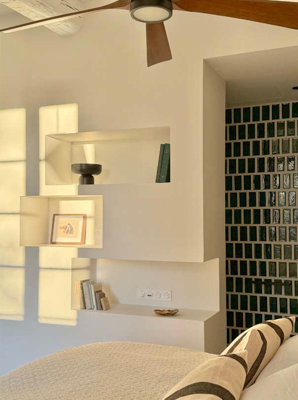 Chambre Stella UmaNua — 25m², lit king size, literie haut de gamme Sofitel MyBed, climatisation et ventilateur de plafond Uma Nua house