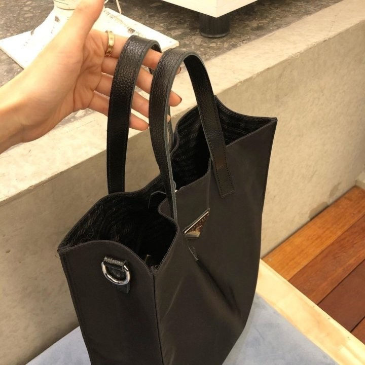 섬네일: 프라다 사각에코