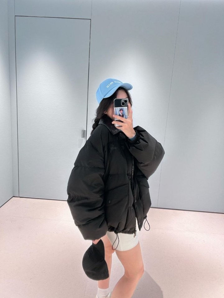 섬네일: 미우미우 레더 카라 다운 패딩 - 수입