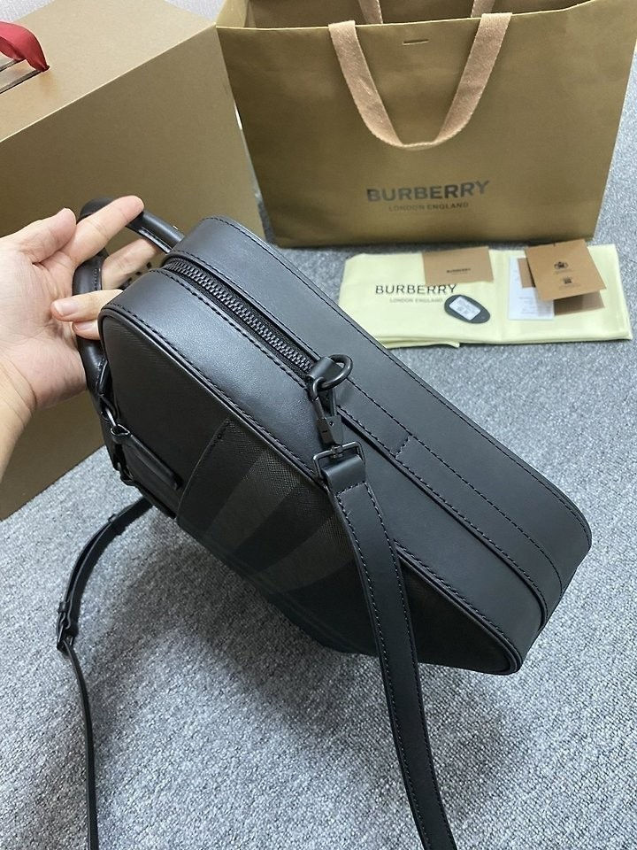 섬네일: 버버리 체크 블랙 서류 가방