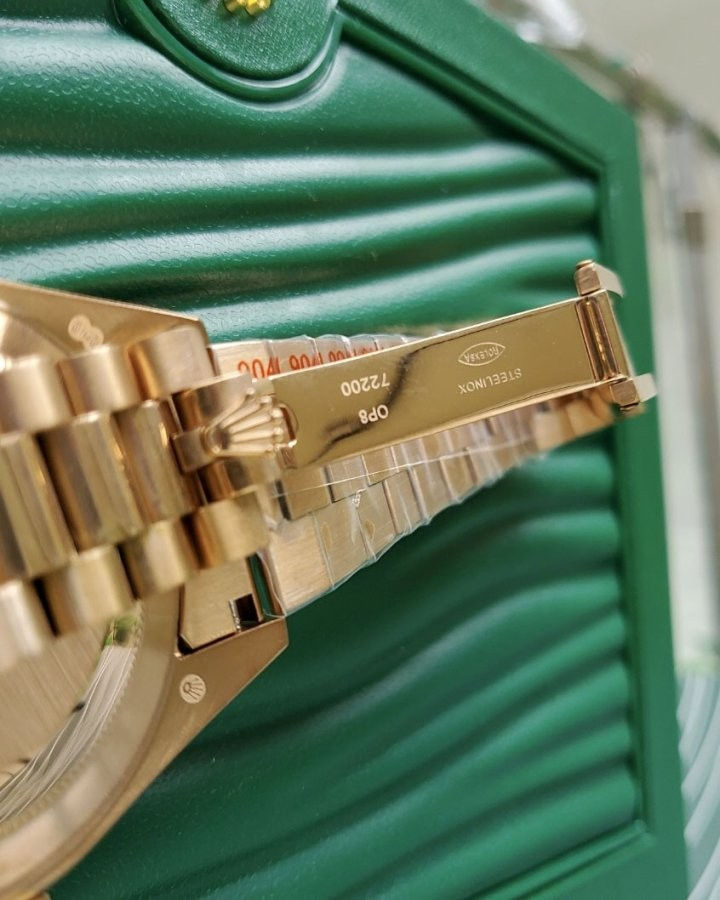 섬네일: 롤렉스 데이데이트 에버로즈 골드 40mm