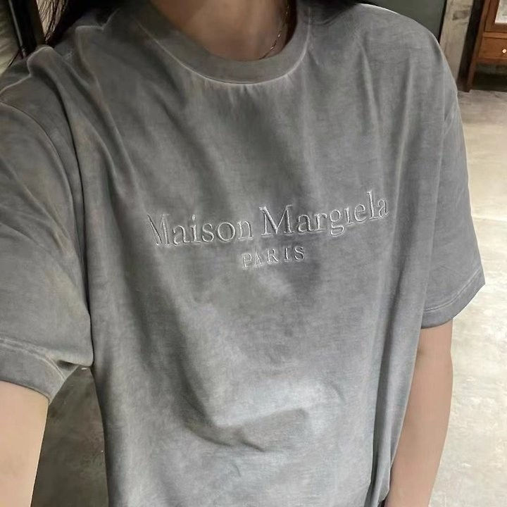 섬네일: 메종마르지엘라 피그먼트 레터링 자수 티셔츠