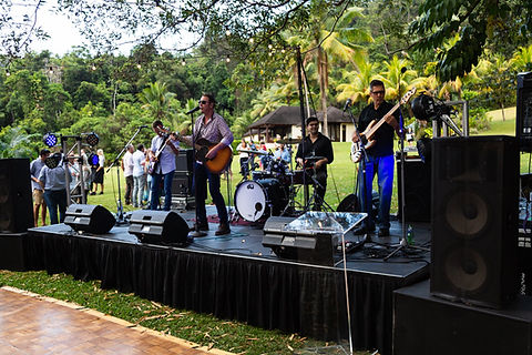 Live Music Cairns. 3's A Crowd.