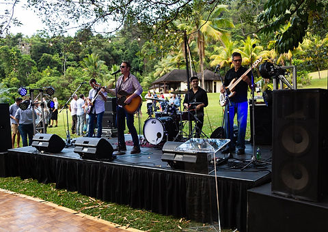 Live Music Cairns. 3's A Crowd.